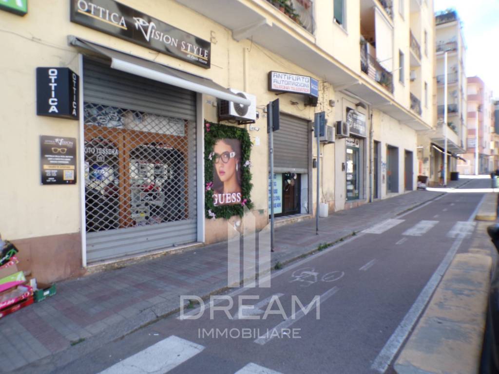 negozio in vendita a Cagliari in zona Monte Urpinu