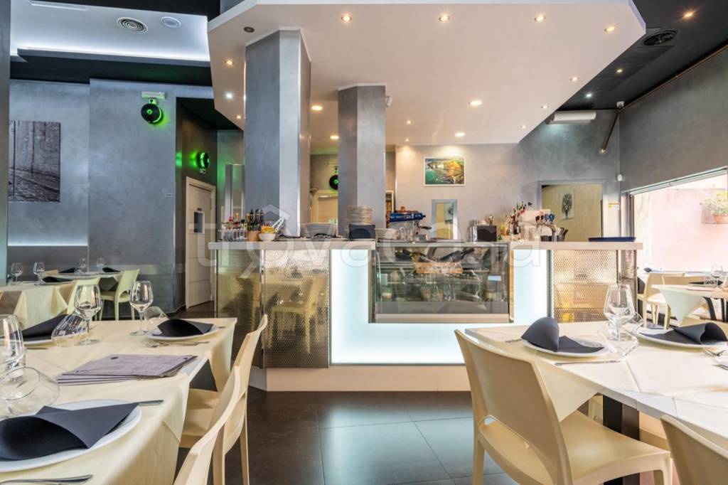 negozio in vendita a Cagliari in zona Marina
