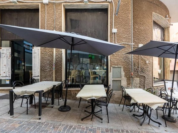 negozio in vendita a Cagliari in zona Marina