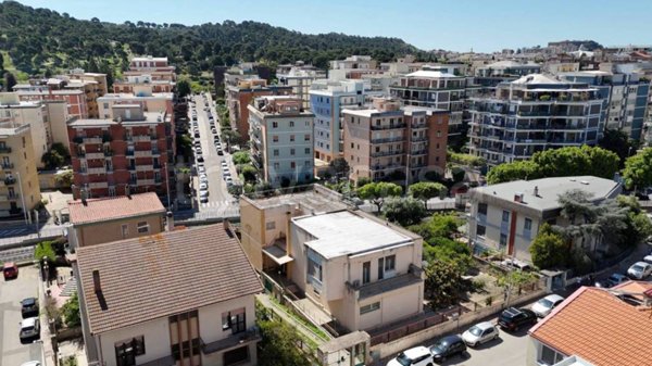 appartamento in vendita a Cagliari in zona Villanova