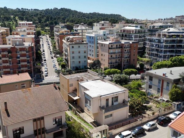 appartamento in vendita a Cagliari in zona Villanova