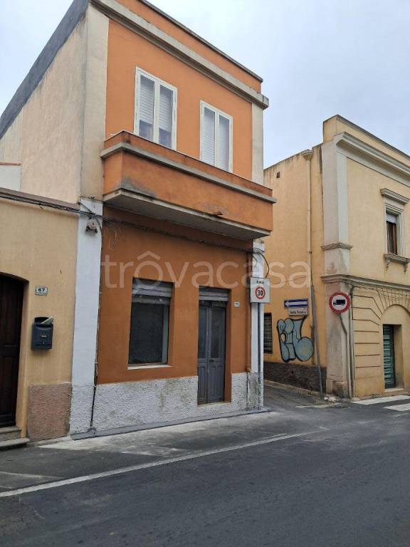 negozio in vendita a Cagliari in zona Pirri