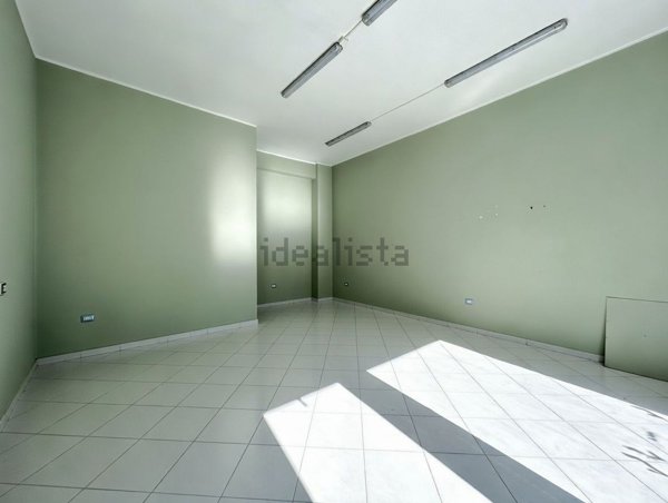 locale commerciale in vendita a Cagliari in zona Is Mirrionis/San Michele