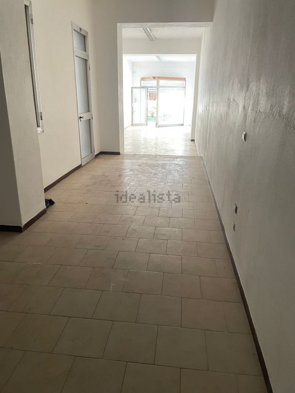 locale commerciale in vendita a Cagliari in zona San Benedetto