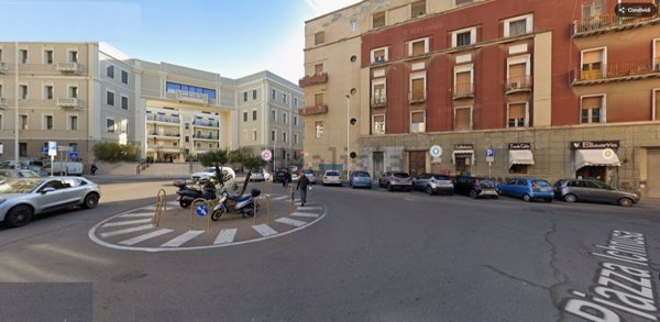locale commerciale in vendita a Cagliari
