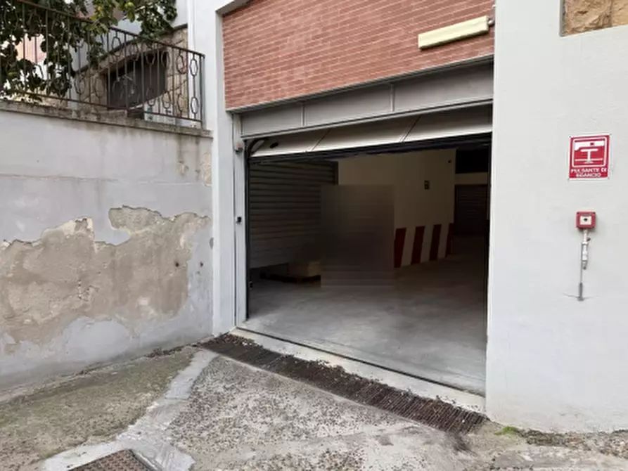 locale di sgombero in vendita a Cagliari in zona Tribunale