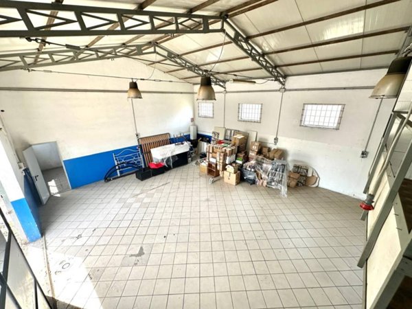 locale commerciale in vendita a Cagliari in zona Pirri