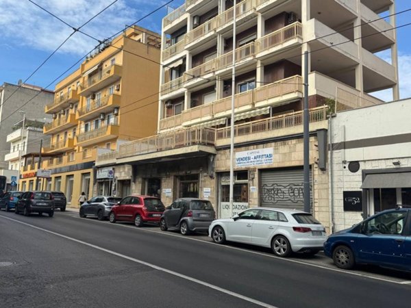 locale commerciale in vendita a Cagliari in zona Genneruxi