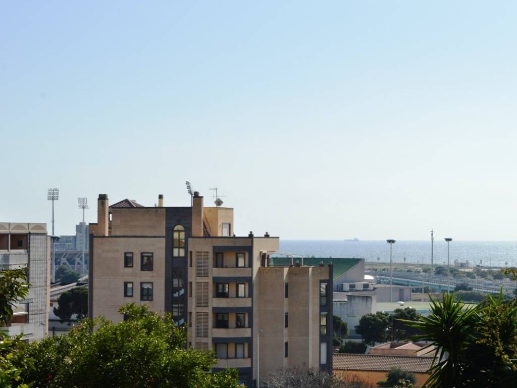 appartamento in vendita a Cagliari in zona Bonaria