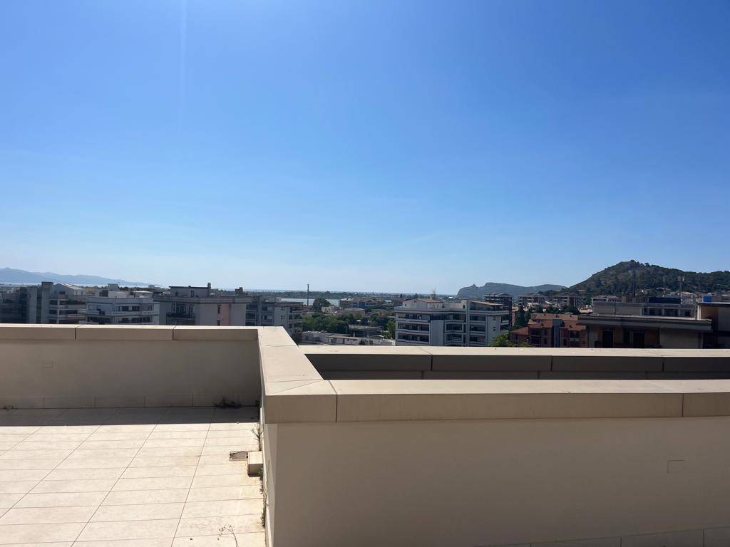 appartamento in vendita a Cagliari in zona Genneruxi