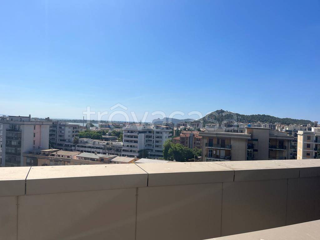 appartamento in vendita a Cagliari in zona Genneruxi