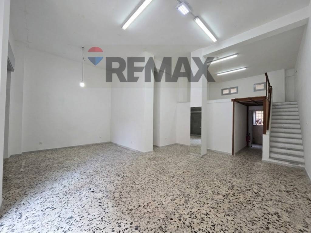 negozio in vendita a Cagliari in zona Genneruxi