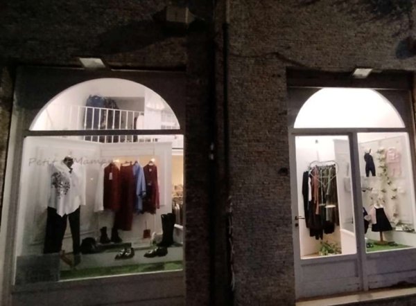 negozio in vendita a Cagliari in zona Tribunale