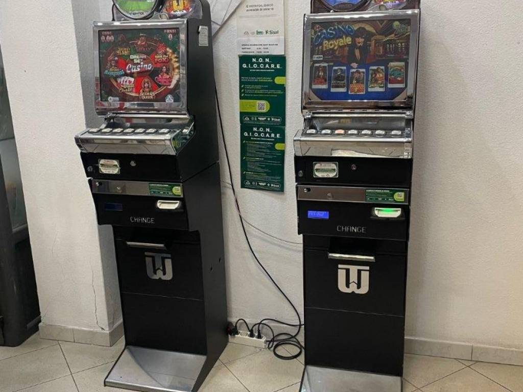 negozio in vendita a Cagliari in zona Pirri