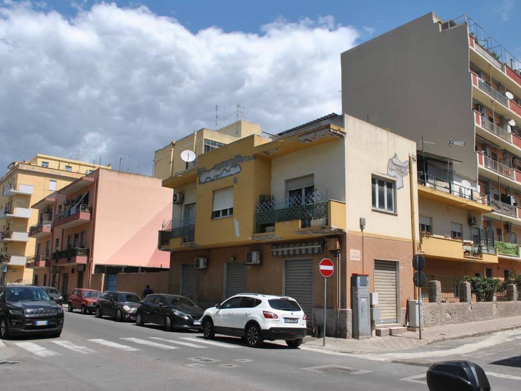 negozio in vendita a Cagliari in zona Is Mirrionis/San Michele