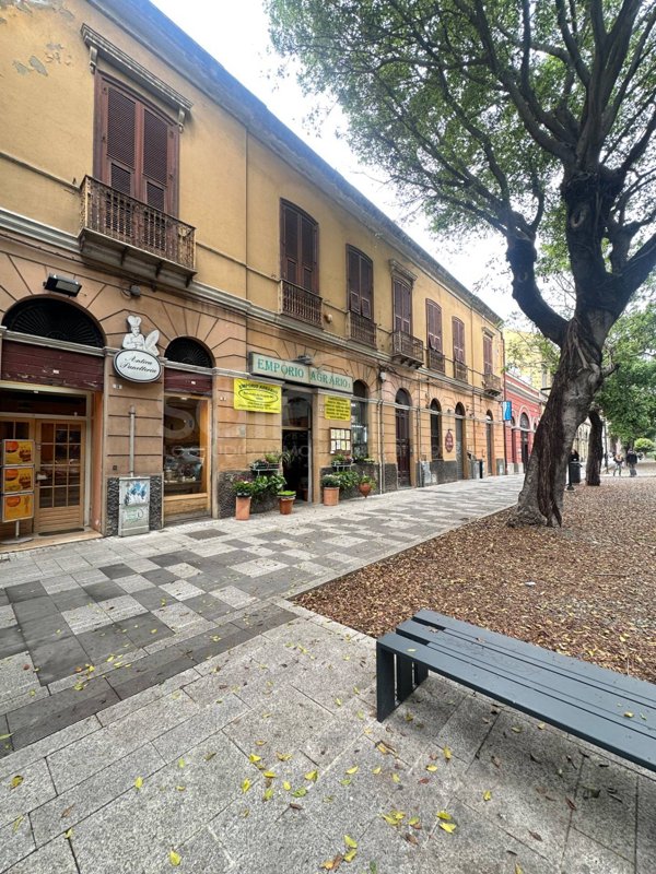locale commerciale in vendita a Cagliari in zona Stampace/Punici