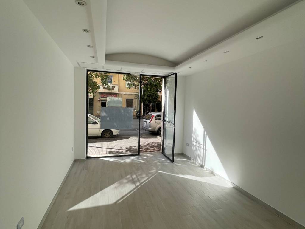 negozio in vendita a Cagliari in zona San Benedetto