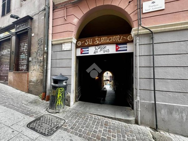 negozio in vendita a Cagliari in zona Marina