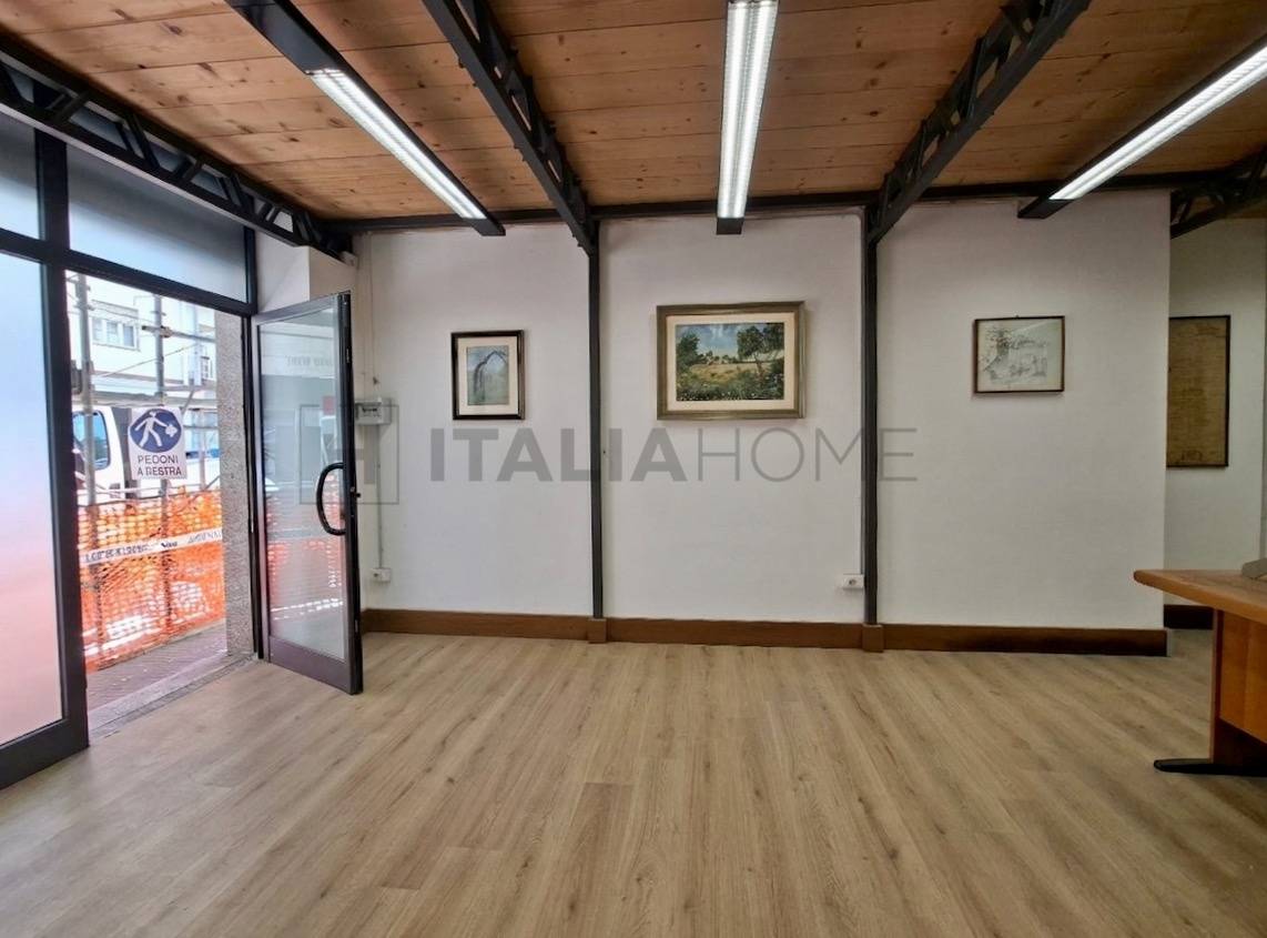 locale commerciale in vendita a Cagliari in zona Fonsarda / zona Giudici