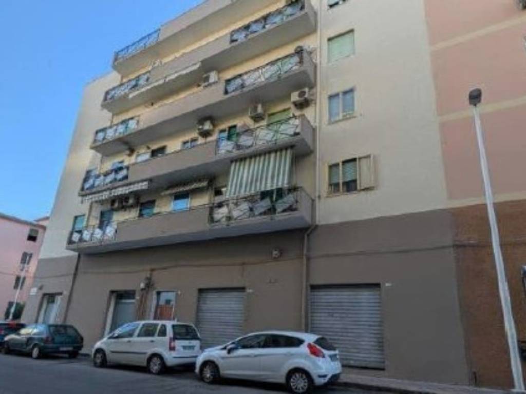negozio in vendita a Cagliari in zona Is Mirrionis/San Michele