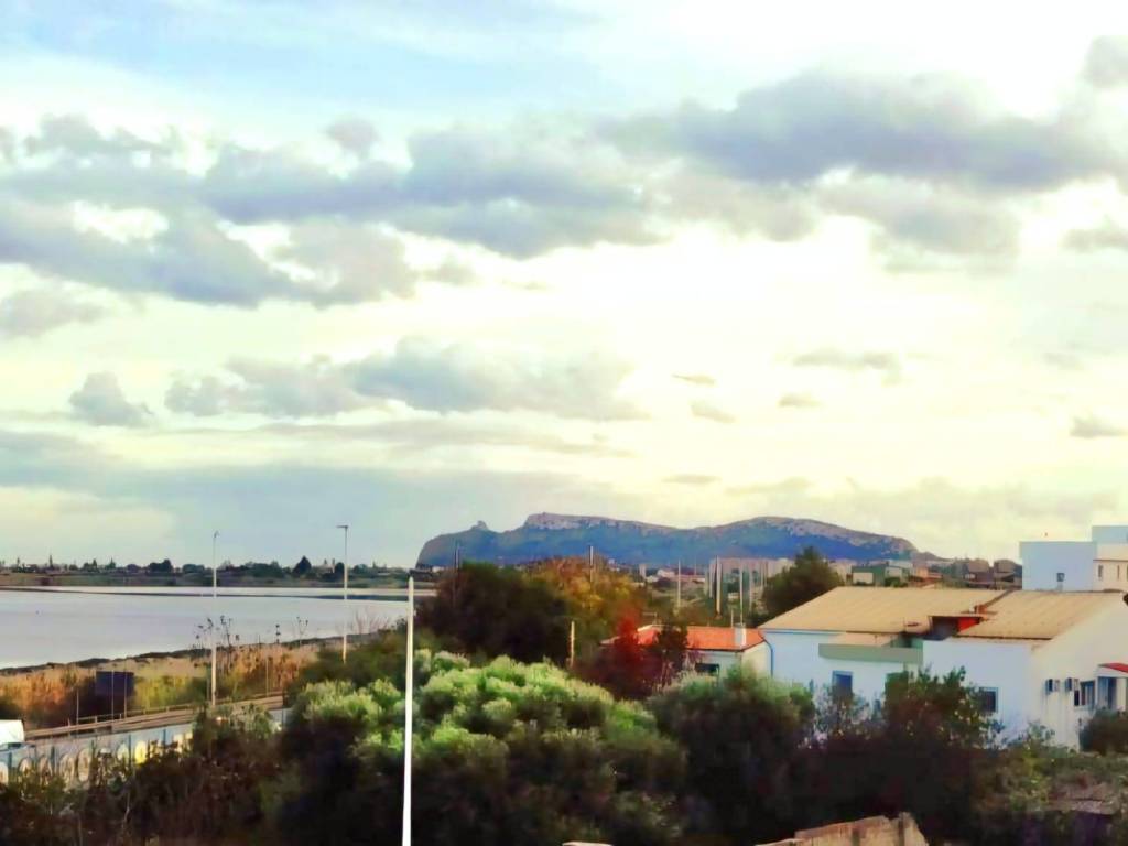 appartamento in vendita a Cagliari in zona Genneruxi