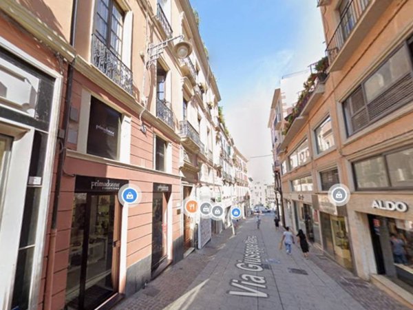 negozio in vendita a Cagliari in zona Marina
