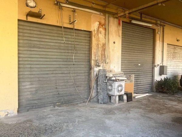 negozio in vendita a Cagliari in zona La Vega