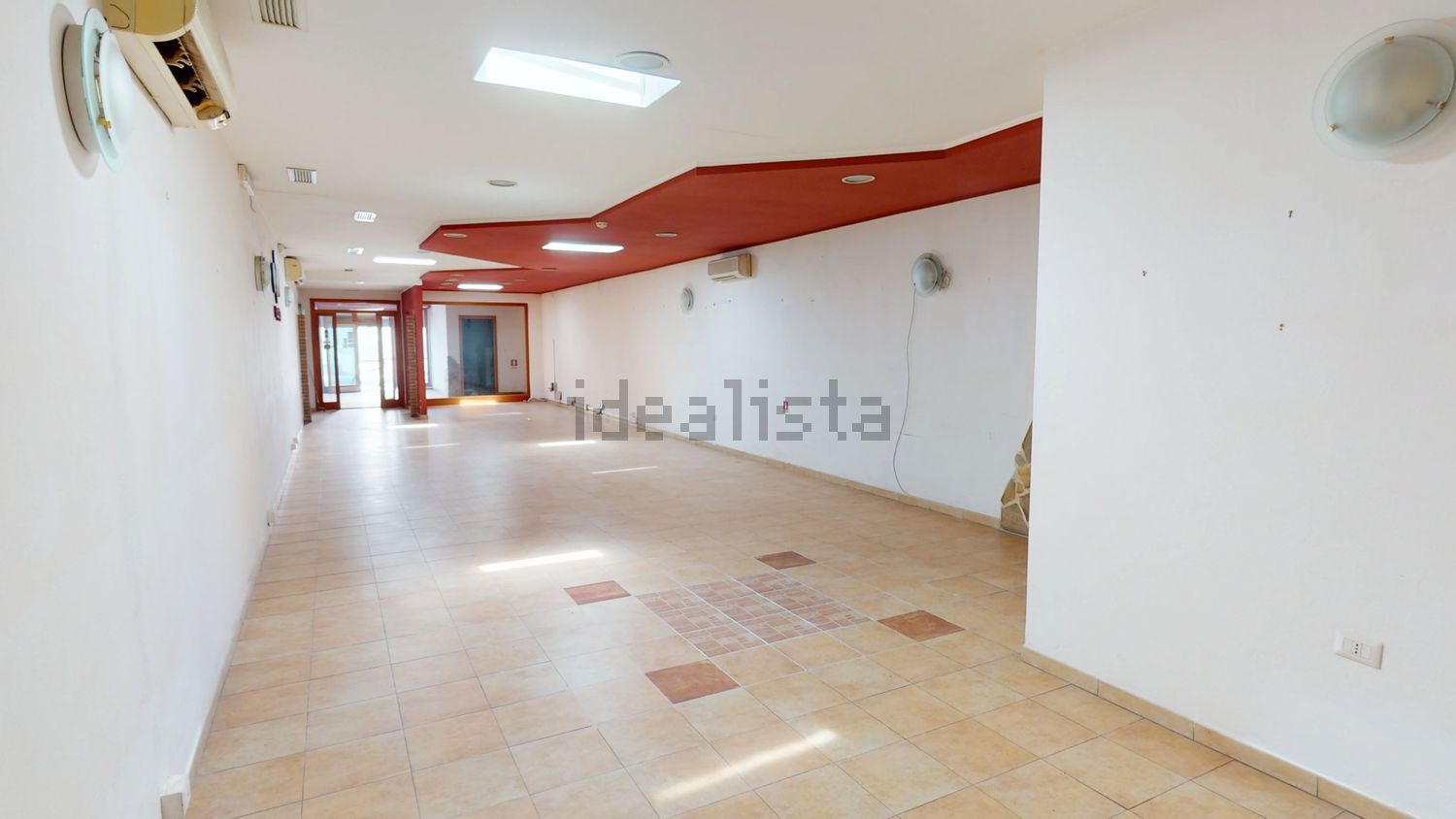 locale commerciale in vendita a Cagliari in zona Sant'Avendrace