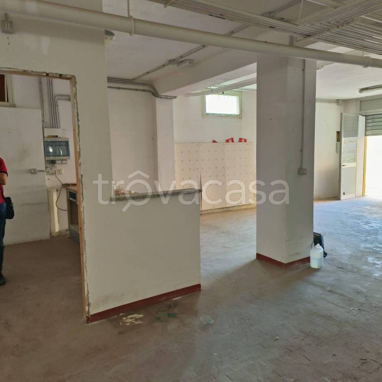 negozio in vendita a Cagliari in zona La Vega