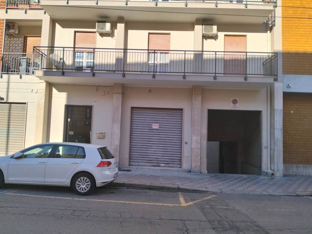 negozio in vendita a Cagliari in zona Is Mirrionis/San Michele