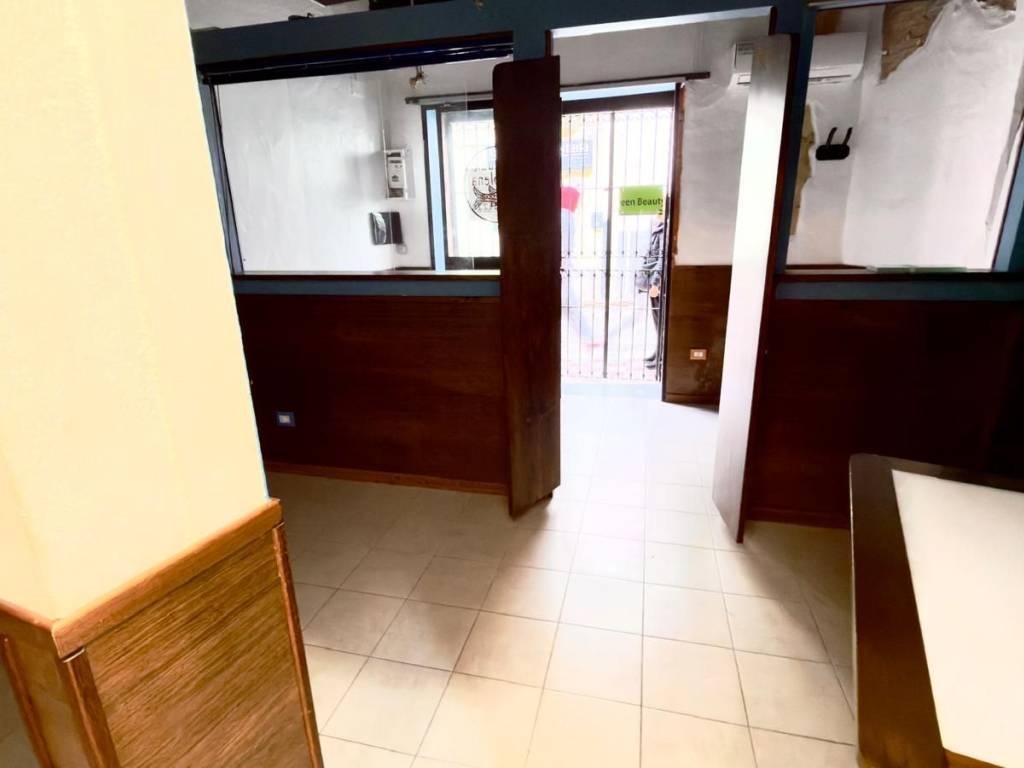 negozio in vendita a Cagliari in zona Villanova
