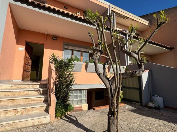 casa indipendente in vendita a Cagliari in zona Pirri
