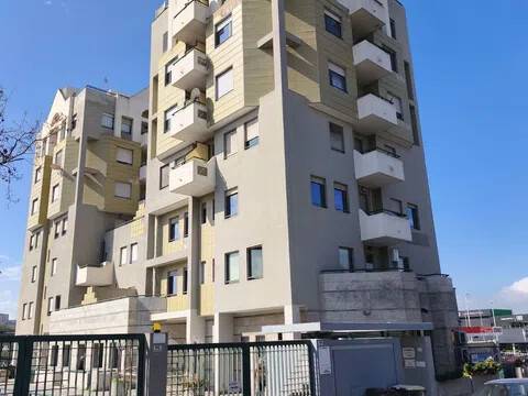 negozio in vendita a Cagliari in zona Pirri