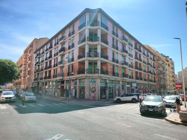 locale commerciale in vendita a Cagliari