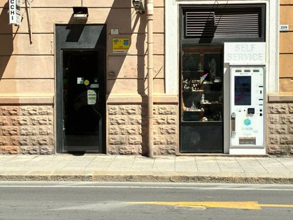 negozio in vendita a Cagliari in zona San Benedetto