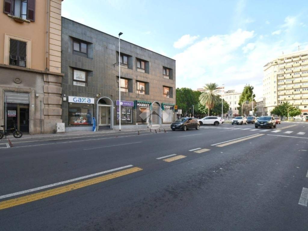 negozio in vendita a Cagliari in zona Villanova