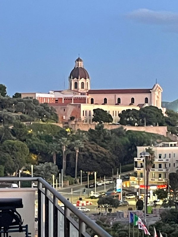 appartamento in vendita a Cagliari in zona Bonaria