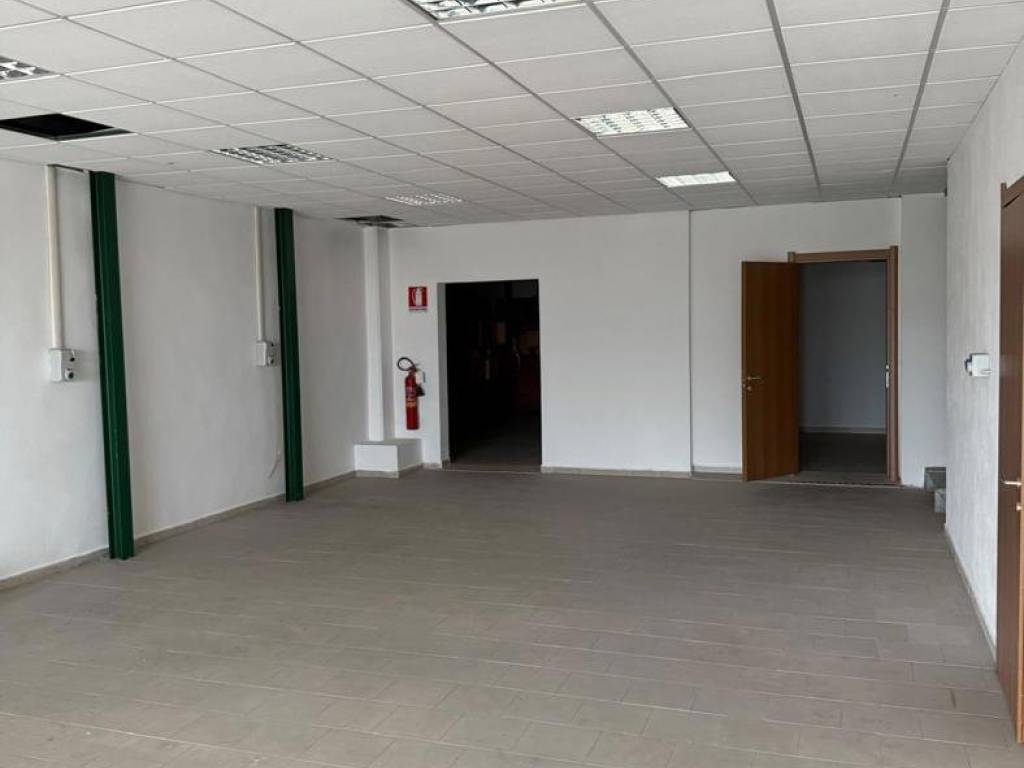 negozio in vendita a Cagliari in zona Sant'Avendrace