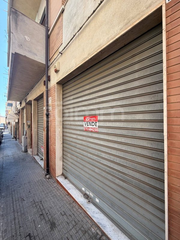locale commerciale in vendita a Cagliari in zona Sant'Avendrace