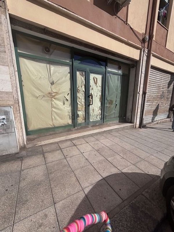 locale commerciale in vendita a Cagliari in zona San Benedetto