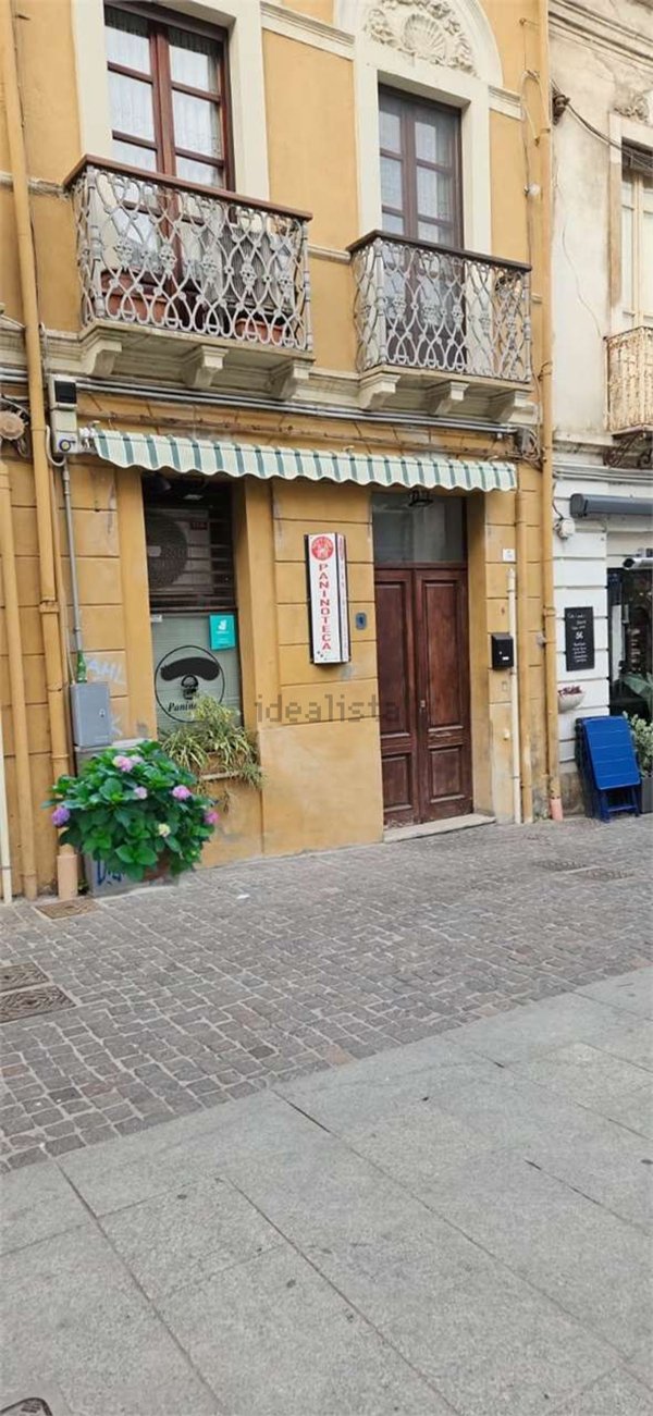 locale commerciale in vendita a Cagliari in zona Stampace/Punici