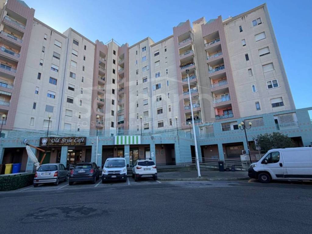 negozio in vendita a Cagliari in zona Sant'Elia