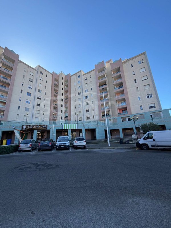 locale commerciale in vendita a Cagliari in zona Sant'Elia