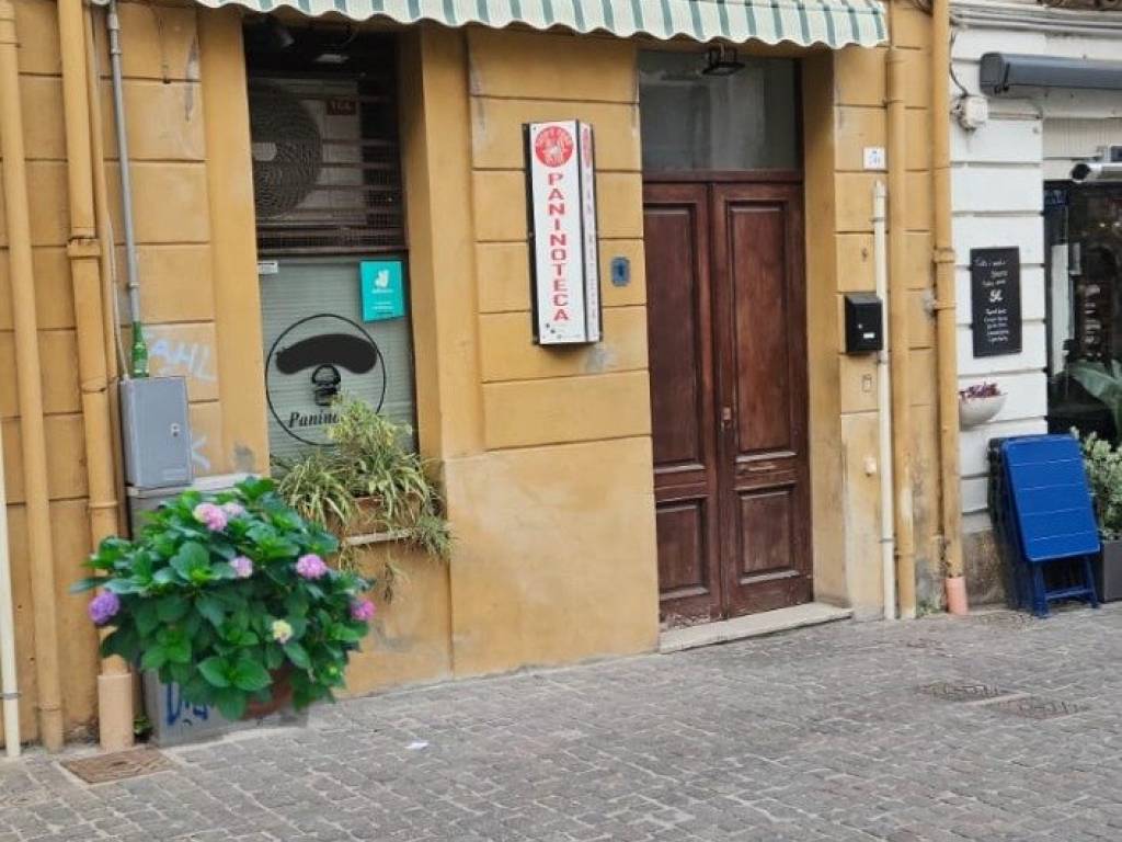 negozio in vendita a Cagliari in zona Stampace/Punici
