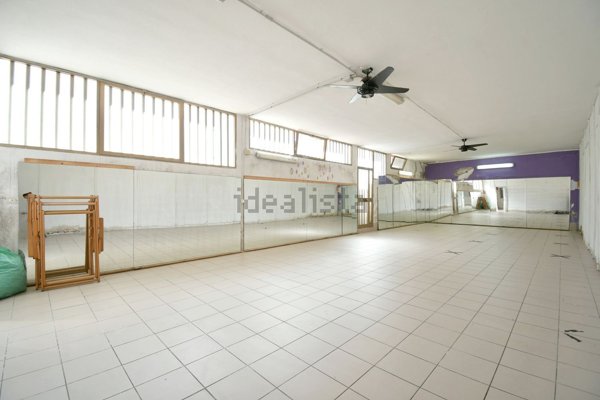 locale commerciale in vendita a Cagliari in zona Pirri