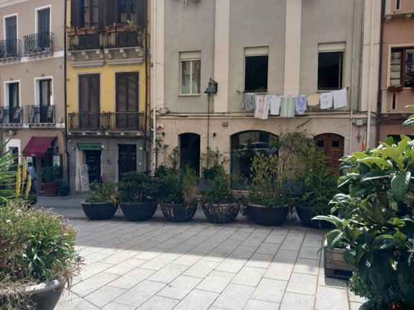 locale commerciale in vendita a Cagliari in zona Villanova