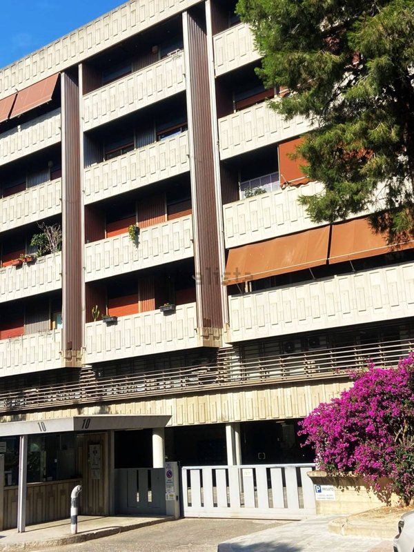 ufficio in vendita a Cagliari in zona Bonaria