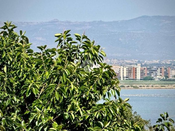 appartamento in vendita a Cagliari in zona Genneruxi