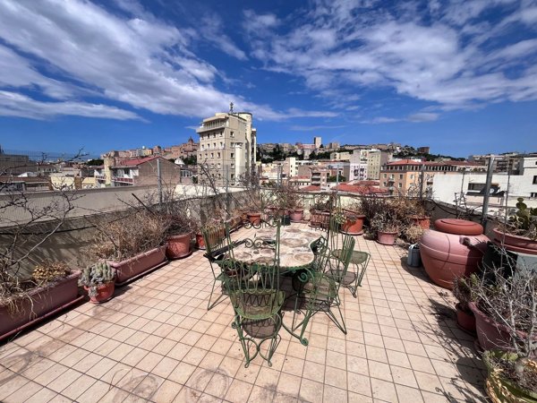 appartamento in vendita a Cagliari in zona Villanova