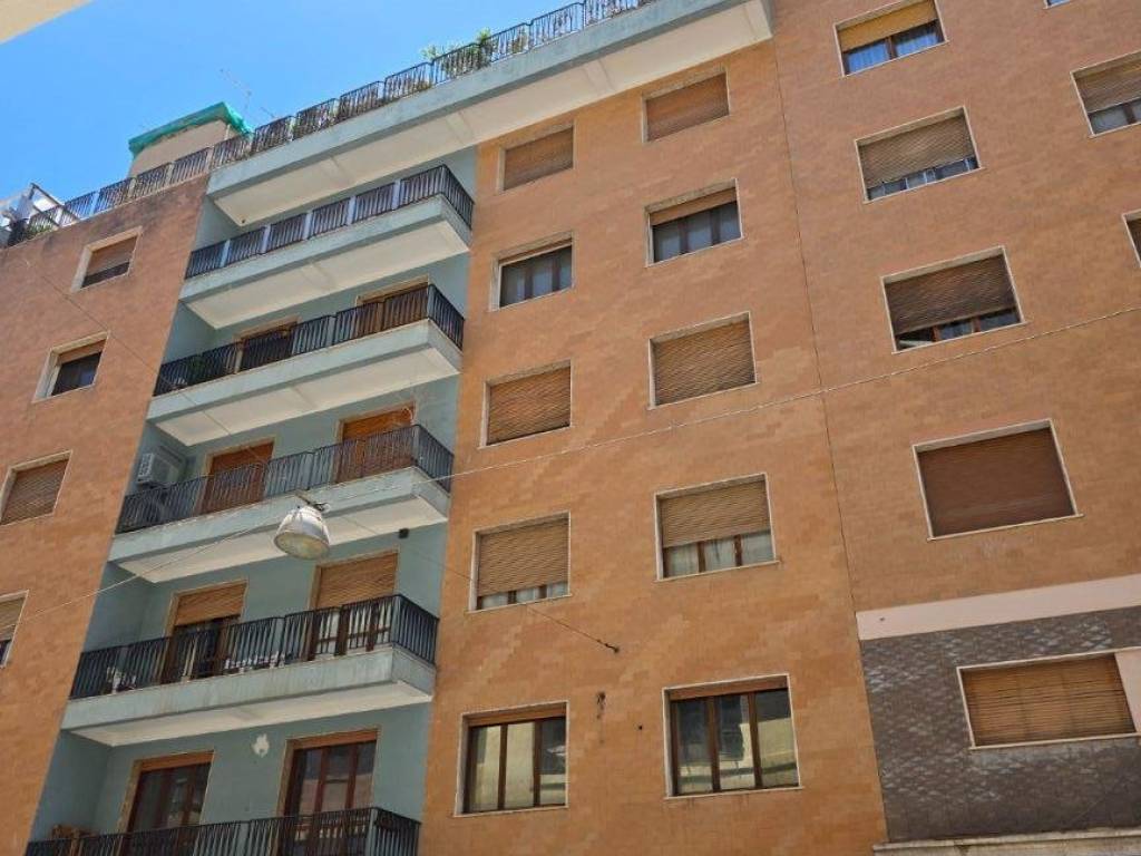 negozio in vendita a Cagliari in zona Villanova